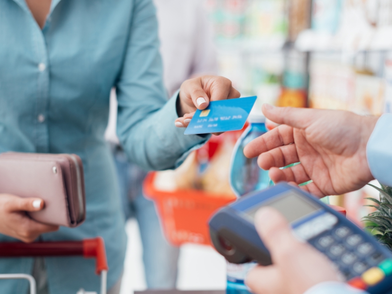 Plaćanje na blagajni supermarketa